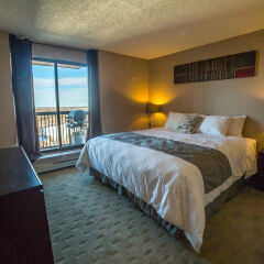 Отель Obasa Suites Saskatoon комната для гостей