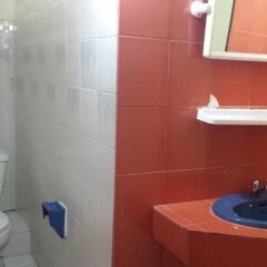 Отель P.O. Guesthouse Pattaya Beach ванная