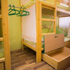 Cucumber Hostel сейф в номере