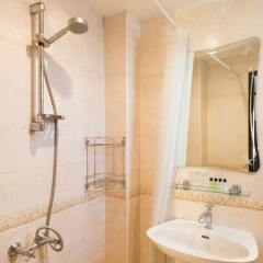 Отель New Road Guest House Таиланд, Бангкок - отзывы, цены и фото номеров - забронировать отель New Road Guest House онлайн ванная