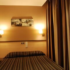 Отель Hostal Las Flores Испания, Барселона - отзывы, цены и фото номеров - забронировать отель Hostal Las Flores онлайн удобства в номере