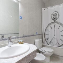 Отель Hostal Vazquez De Mella Испания, Мадрид - отзывы, цены и фото номеров - забронировать отель Hostal Vazquez De Mella онлайн ванная