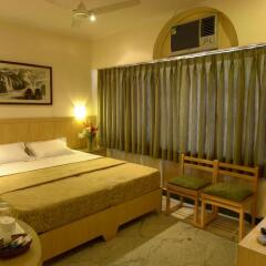 Отель Cedar Court Bed and Breakfast сейф в номере