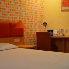 Отель Home Inn Китай, Пекин - отзывы, цены и фото номеров - забронировать отель Home Inn онлайн удобства в номере фото 2