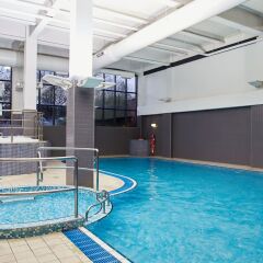 Village Hotel Warrington с домашними животными