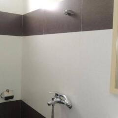 Отель Hoang Anh Guest House Вьетнам, Хюэ - отзывы, цены и фото номеров - забронировать отель Hoang Anh Guest House онлайн ванная