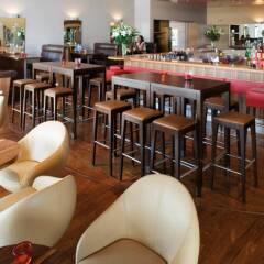 Отель Movenpick Hotel Zuerich-Airport Швейцария, Глаттбруг - 2 отзыва об отеле, цены и фото номеров - забронировать отель Movenpick Hotel Zuerich-Airport онлайн гостиничный бар