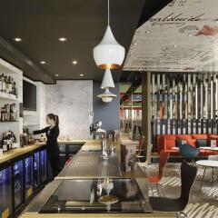 Отель ibis London Excel-Docklands Великобритания, Лондон - отзывы, цены и фото номеров - забронировать отель ibis London Excel-Docklands онлайн гостиничный бар