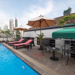 Отель Admiral Suites Sukhumvit 22 By Compass Hospitality Бангкок бассейн
