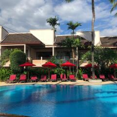 Отель Coconut Village Resort бассейн