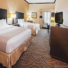 Отель La Quinta Inn & Suites by Wyndham Burleson США, Джошуа - отзывы, цены и фото номеров - забронировать отель La Quinta Inn & Suites by Wyndham Burleson онлайн комната для гостей фото 2