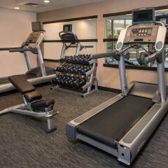 Отель Courtyard Arlington Rosslyn фитнесс-зал фото 3