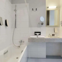 Отель Ramada Frankfurt am Main City Center & Financial District ванная