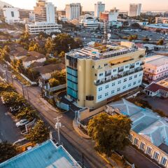 R Hotel Kingston балкон