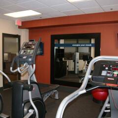 Отель Hampton Inn Niagara Falls, USA США, Ниагара-Фолс - отзывы, цены и фото номеров - забронировать отель Hampton Inn Niagara Falls, USA онлайн фитнесс-зал фото 2
