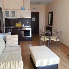Апартаменты Menada Luxor Apartments комната для гостей