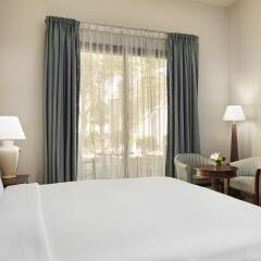 Отель Hilton Al Hamra Beach & Golf Resort комната для гостей