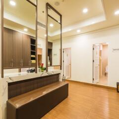 Отель Centre Point Sukhumvit 10 спа