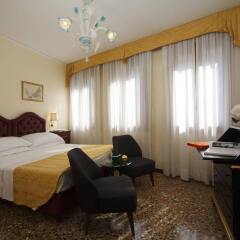 Отель Pensione Accademia - Villa Maravege Италия, Венеция - отзывы, цены и фото номеров - забронировать отель Pensione Accademia - Villa Maravege онлайн комната для гостей фото 3