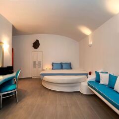 Отель Pegasus Suites & Spa Остров Санторини сейф в номере