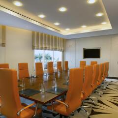 Отель Hilton Capital Grand Abu Dhabi