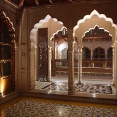 Отель WelcomHeritage Haveli Dharampura бассейн