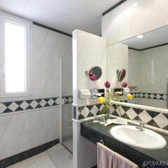 Отель NH Collection Madrid Gran Vía Испания, Мадрид - 1 отзыв об отеле, цены и фото номеров - забронировать отель NH Collection Madrid Gran Vía онлайн ванная