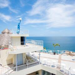 Отель Blue Chairs Resort by the Sea балкон