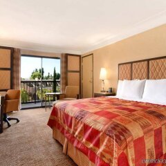 Hilton Stockton in Stockton, United States of America from 202$, photos, reviews - zenhotels.com guestroom photo 2