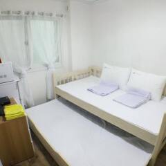 Отель Shinchon Hongdae Guesthouse комната для гостей фото 5