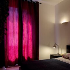 Отель Bed and Breakfast Paola сейф в номере