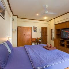 Апартаменты Patong Studio Apartments комната для гостей фото 5