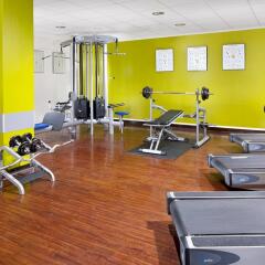 Отель Courtyard by Marriott Munich City Center фитнесс-зал