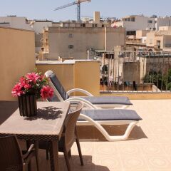 Отель Spinola Bay Apartment Мальта, Сан Джулианс - отзывы, цены и фото номеров - забронировать отель Spinola Bay Apartment онлайн балкон