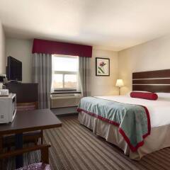 Отель Super 8 Saskatoon West комната для гостей фото 2