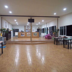 Отель At Night Airport Resort интерьер отеля