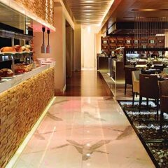 Отель Al Ain Rotana ОАЭ, Эль-Айн - отзывы, цены и фото номеров - забронировать отель Al Ain Rotana онлайн гостиничный бар