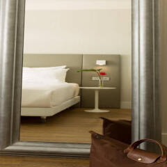 Отель NH Collection Brussels Centre сейф в номере