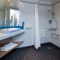 Отель Holiday Inn Express Bath ванная фото 2