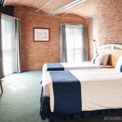 Отель Holiday Inn Express Liverpool-Albert Dock Великобритания, Ливерпуль - отзывы, цены и фото номеров - забронировать отель Holiday Inn Express Liverpool-Albert Dock онлайн комната для гостей