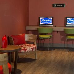 Отель Hampton by Hilton Cali интерьер отеля фото 2