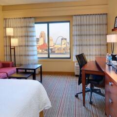 Отель Courtyard by Marriott St. Louis Downtown West комната для гостей фото 3