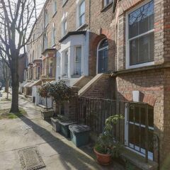 Отель Hampstead Haven 1BR Flat Лондон вид на фасад