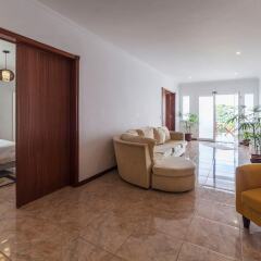 Отель With 3 Bedrooms in Caloura, With Furnished Terrace and Wifi Португалия, Агуа-де-Пау - отзывы, цены и фото номеров - забронировать отель With 3 Bedrooms in Caloura, With Furnished Terrace and Wifi онлайн комната для гостей