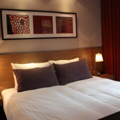 Adina Apartment Hotel Frankfurt Neue Oper сейф в номере