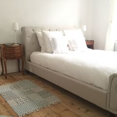 Апартаменты Apartment in heart of historic Saumur Сомюр комната для гостей