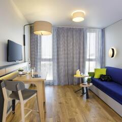 Отель Aparthotel Adagio access München City Olympiapark Германия, Мюнхен - 4 отзыва об отеле, цены и фото номеров - забронировать отель Aparthotel Adagio access München City Olympiapark онлайн комната для гостей