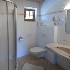 Отель Aparthotel Bergland Австрия, Зёлль - отзывы, цены и фото номеров - забронировать отель Aparthotel Bergland онлайн ванная