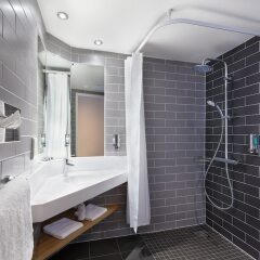 Отель Holiday Inn Express Strathclyde Park M74 JCT 5 Великобритания, Глазго - отзывы, цены и фото номеров - забронировать отель Holiday Inn Express Strathclyde Park M74 JCT 5 онлайн ванная фото 2
