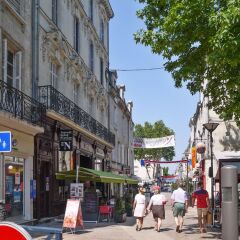 Апартаменты Apartment With 2 Bedrooms in Saumur, With Wonderful City View and Wifi Сомюр спортивное сооружение